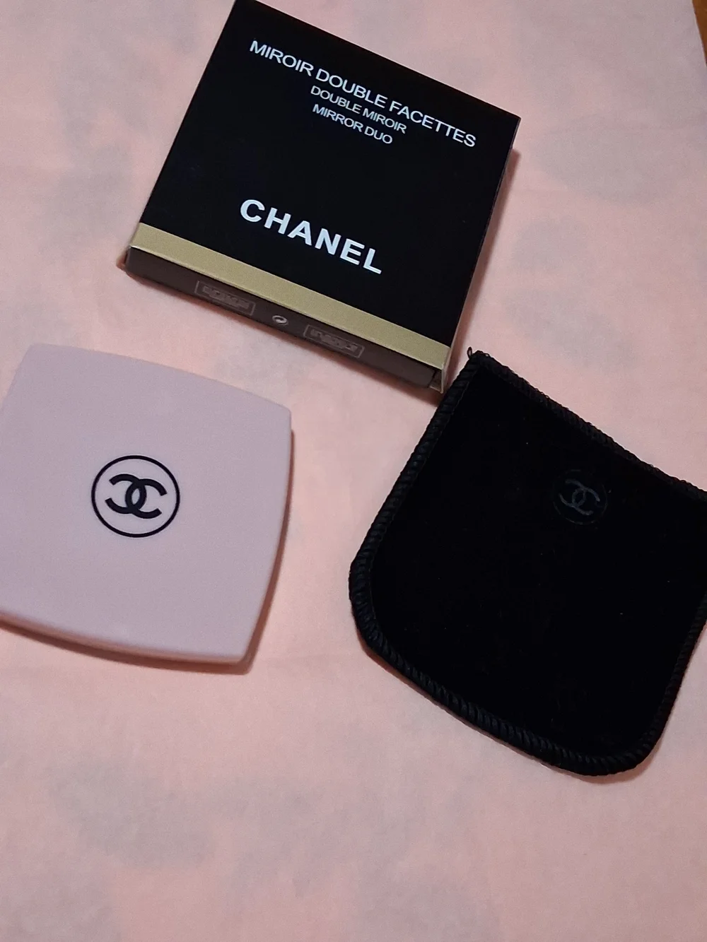CHANEL Double Facettes Compact Mirror in Pale Pink